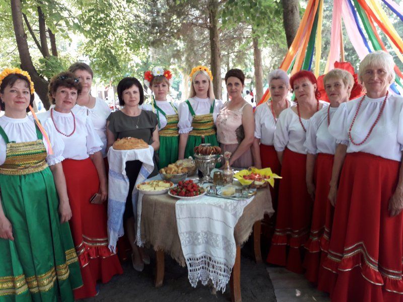 ДУШЕВНЫЕ ПЕСНИ И ВКУСНЯШКИ ПОД САМОГОНОЧКУ