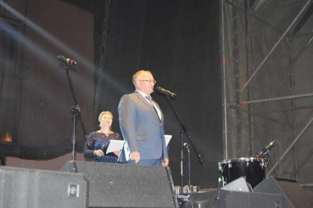 МЕД И ДЕГОТЬ ТОРЖЕСТВА