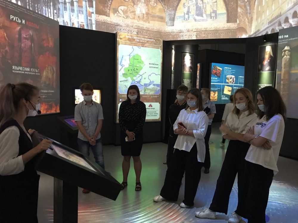 Усть-лабинская молодежь посетила исторический парк «Россия – моя история»