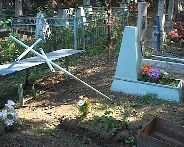 ДЕЛО УКРАВШЕГО НАДГРОБЬЕ НА ЦВЕТМЕТ В УСТЬ-ЛАБИНСКОМ РАЙОНЕ ЖДЕТ В СУД