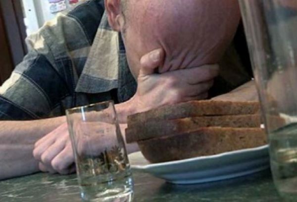 В станице Воронежской из дома ветерана выселили сына-алкоголика