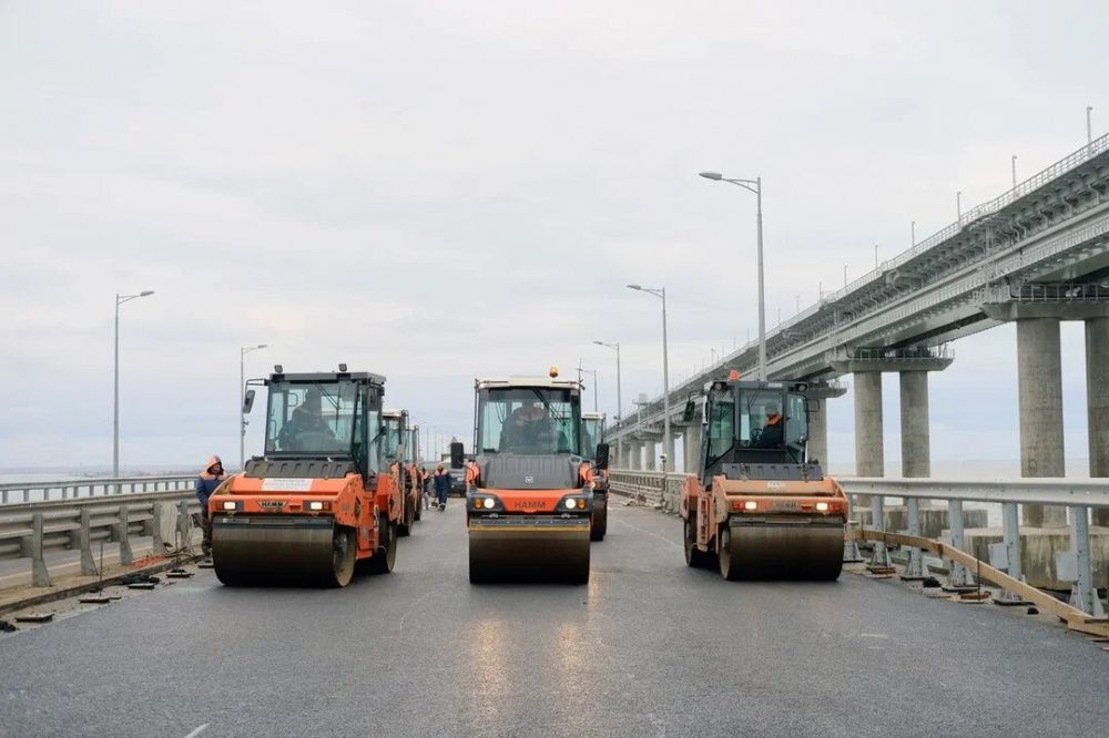 Дорожники закончили асфальтирование Крымского моста