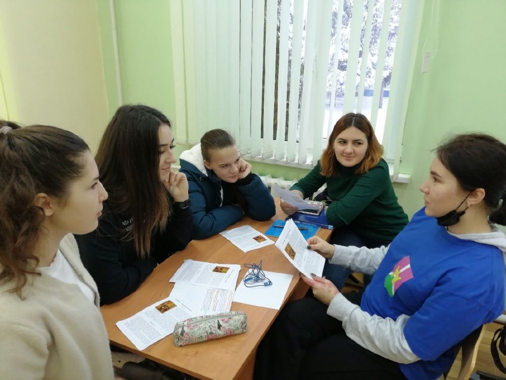 Усть-лабинские волонтеры рассказали сверстникам о празднике Крещения Господня