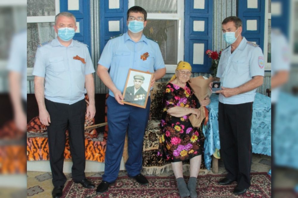 Вдове ветерана войны из Адыгеи вернули похищенный орден ее супруга