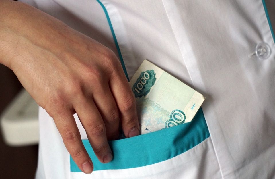 На Кубани врач брала с пациентов взятки за VIP-палаты