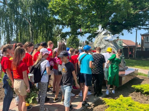В Усть-Лабинске в День защиты детей почтили память малолетних узников концлагерей