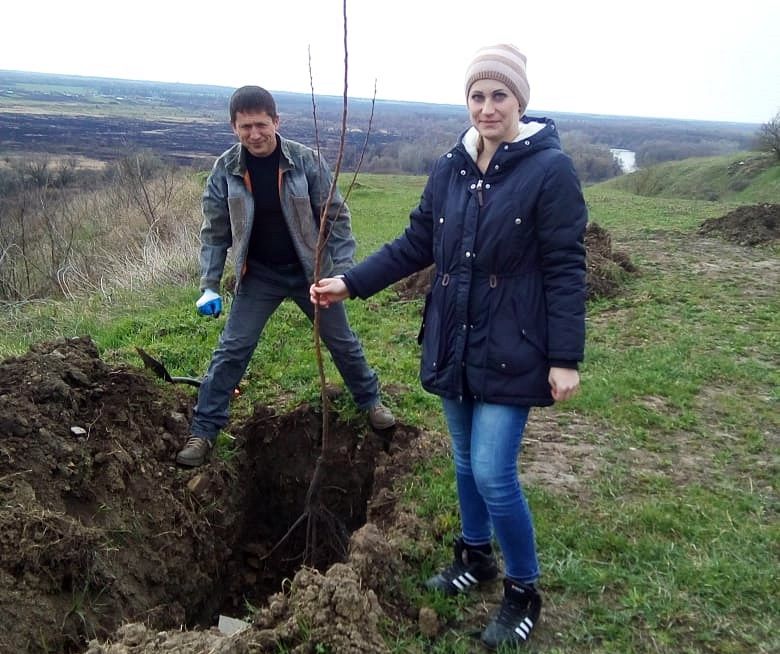 Сделай сам: в «Виноградниках» прошел субботник