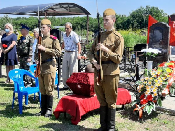 В Усть-Лабинске захоронили останки военного летчика Павла Ярошенко