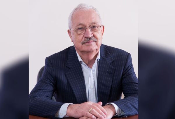 Депутат Госдумы Алексей Езубов поздравляет медиков Усть-Лабинского района с профессиональным праздником.