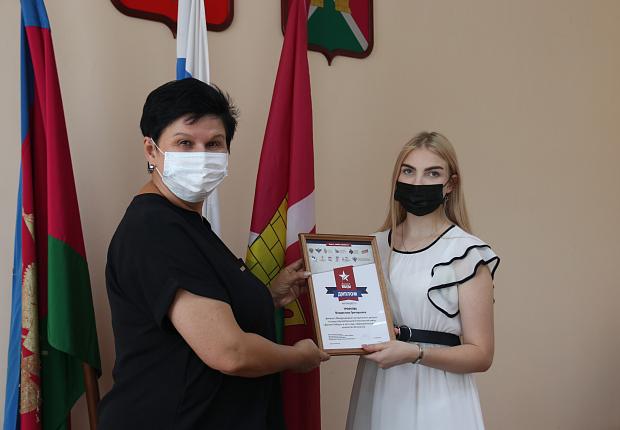 Выпускница из Усть-Лабинска получила диплом «Диктанта Победы»