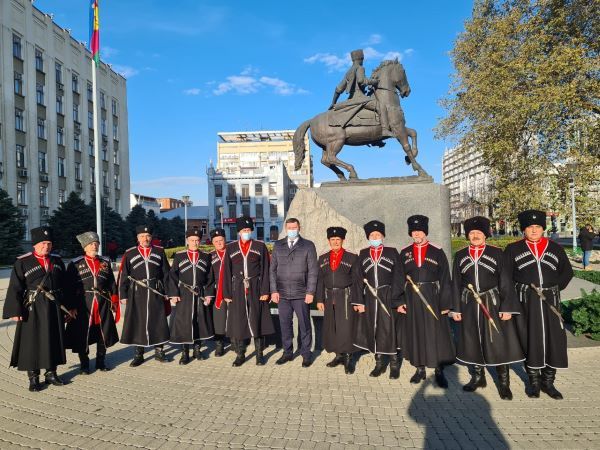 Глава Усть-Лабинского района и атаман побывали на выборах главного казака Кубани