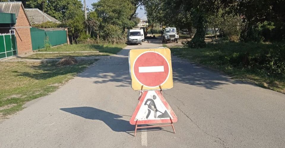 Ремонтные работы водопроводной системы ведутся на улице Шевченко.
