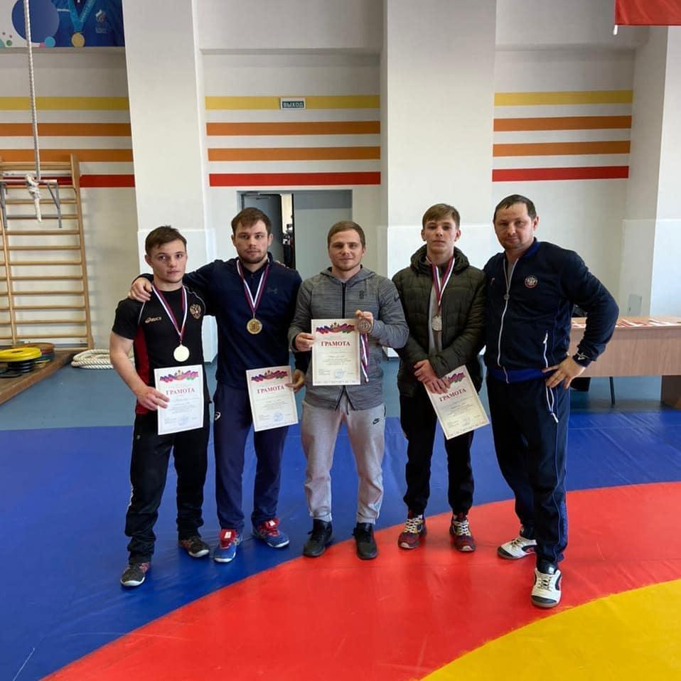 Спортсмены из Ладожской привезли награды с краевого Первенства по греко-римской борьбе
