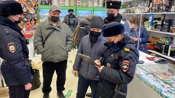 Усть-Лабинская полиция и казаки патрулируют общественные места