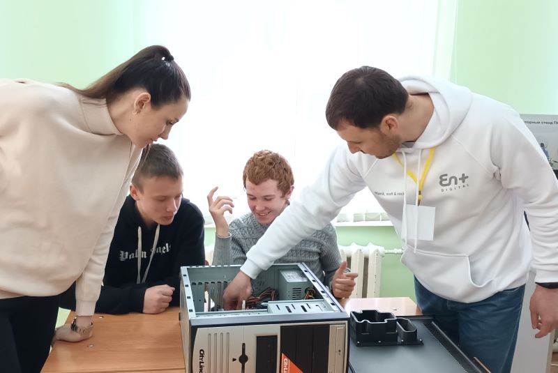В Усть-Лабинском районе прошел Единый день открытых дверей проекта «Профессионалитет» В Усть-Лабинском районе прошел Единый день открытых дверей проекта «Профессионалитет»
