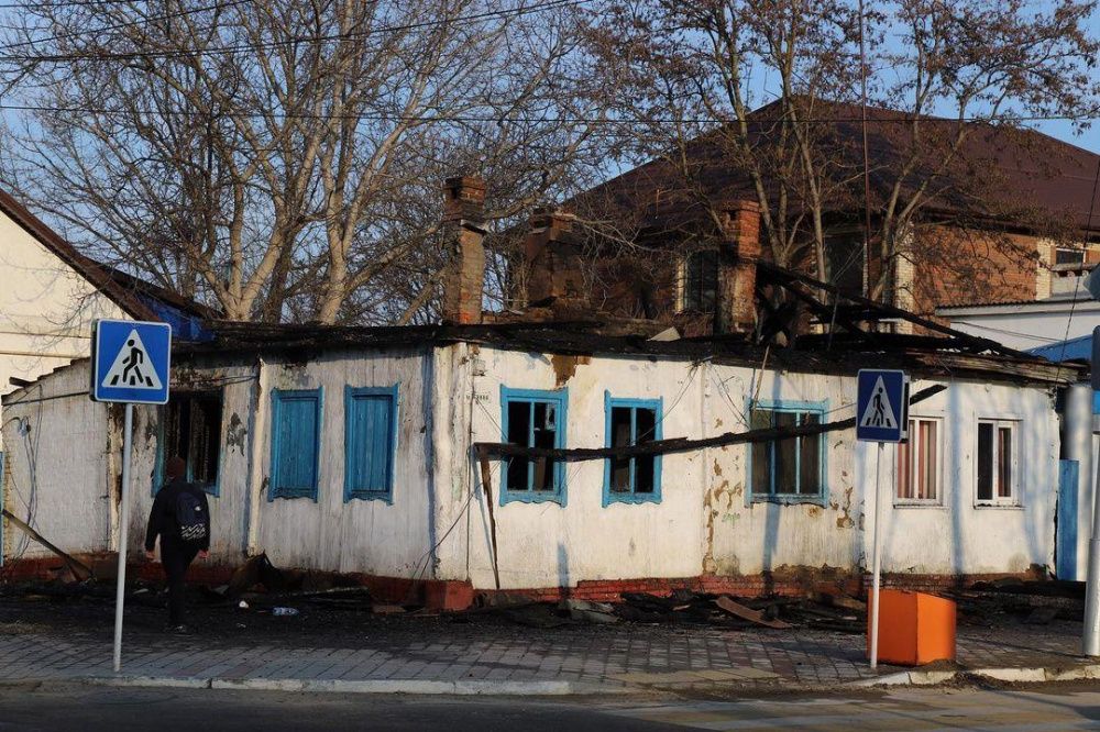 В Усть-Лабинске сгорел жилой дом на улице Советской