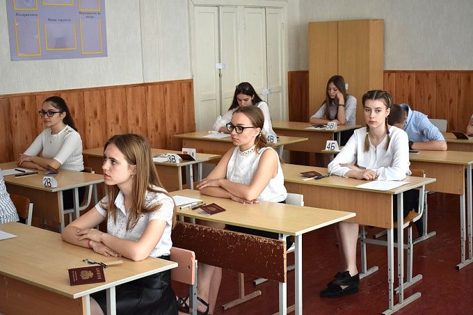 Кубанские выпускники приступили к сдаче ЕГЭ по русскому языку