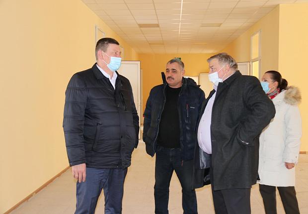Глава Усть-Лабинского района посетил новые соцобъекты
