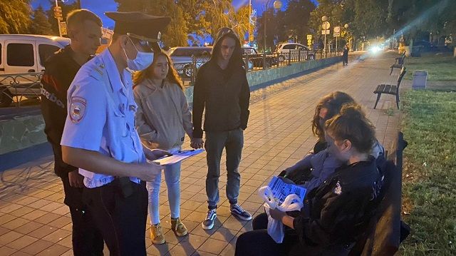 Усть-лабинские полицейские рассказали горожанам о новых уловках мошенников