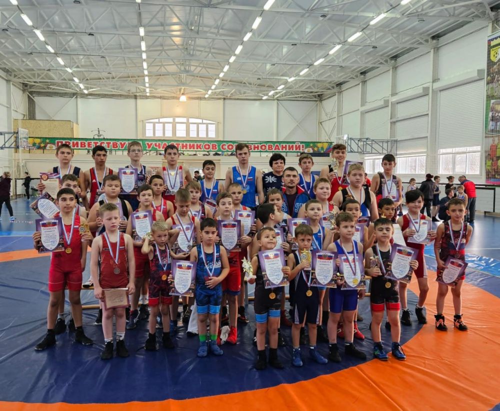 В спортшколе "Чемпион" прошло первенство района по греко-римской борьбе