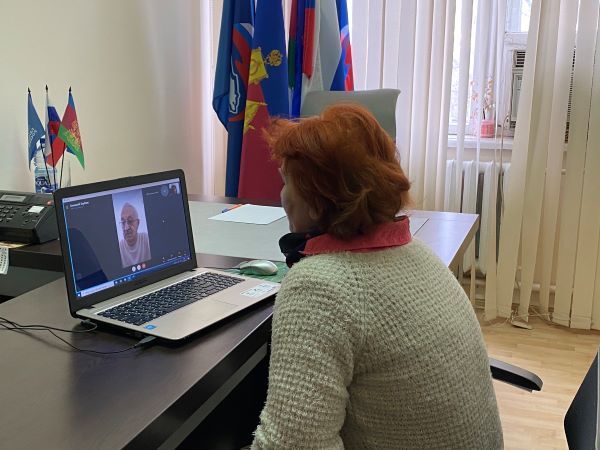Алексей Езубов провел онлайн-прием граждан