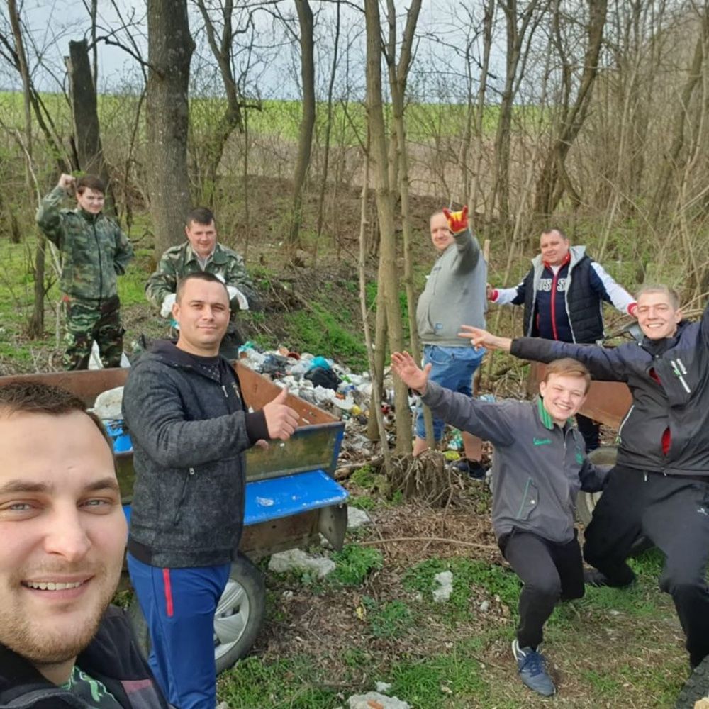Молодежь ликвидировала стихийную свалку в хуторе Аргатов