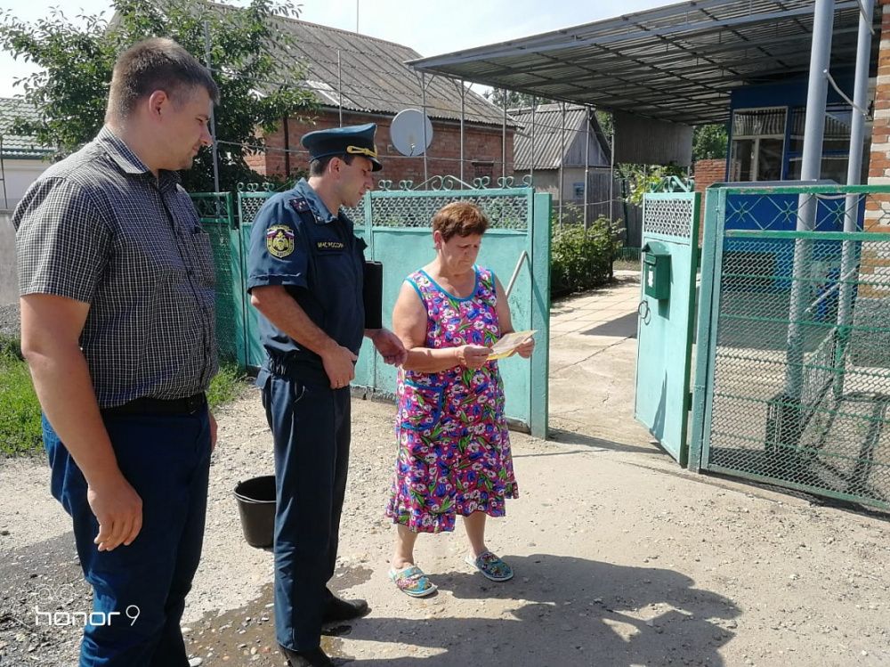 Сотрудники МЧС вновь провели профилактический рейд в Усть-Лабинске