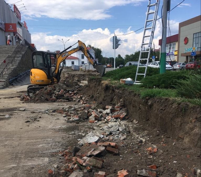 В Усть-Лабинске продолжается ремонт улицы Ленина