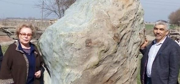В Усть-Лабинск привезли гранитный камень для будущего памятника детям – жертвам концлагерей В Усть-Лабинск привезли гранитный камень для будущего памятника детям – жертвам концлагерей
