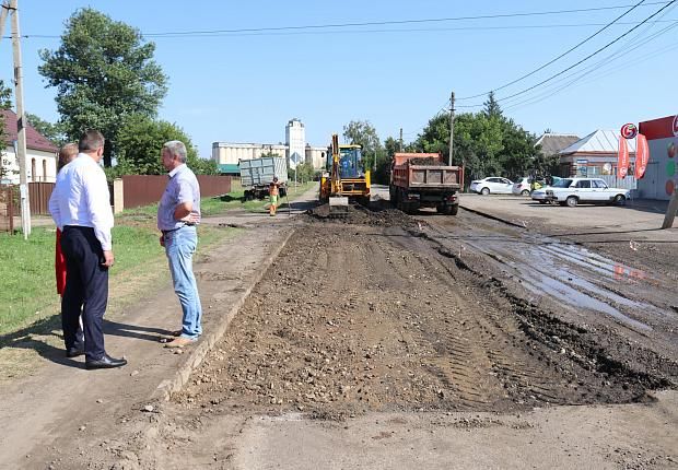 В станице Ладожская проходит дорожное обновление В станице Ладожская проходит дорожное обновление