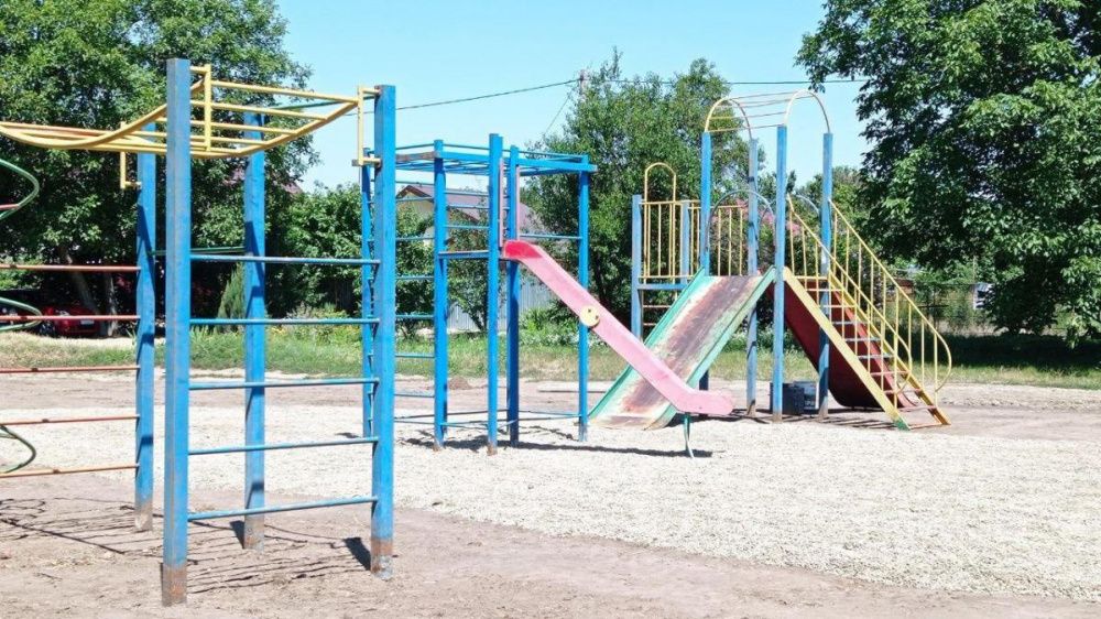 В Усть-Лабинске строят новую детскую площадку