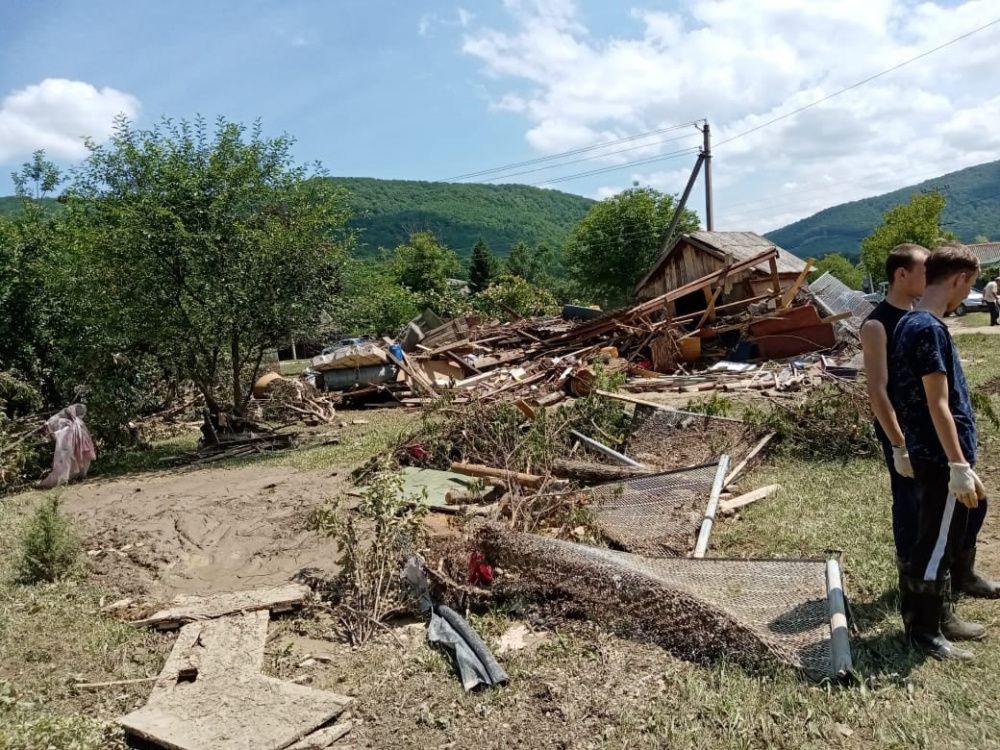 Устьлабинцы помогают пострадавшим от наводнения жителям Горячего Ключа