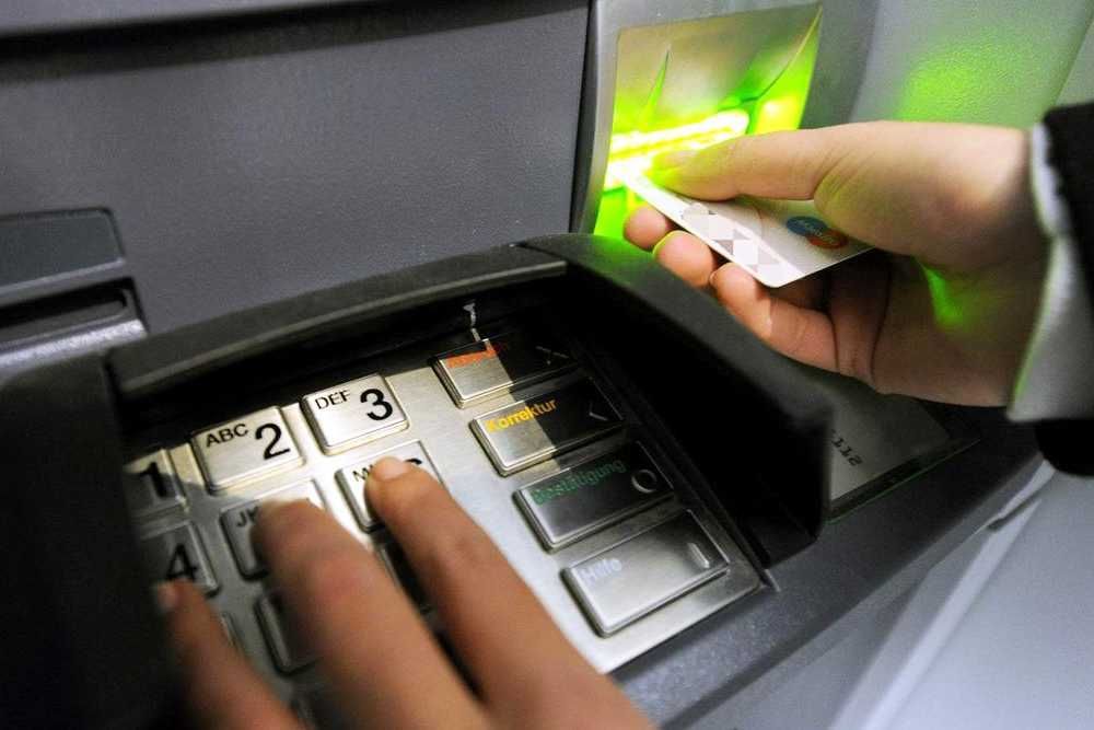 Мужчина из Усть-Лабинского района потерял банковскую карту и лишился 15 тысяч рублей