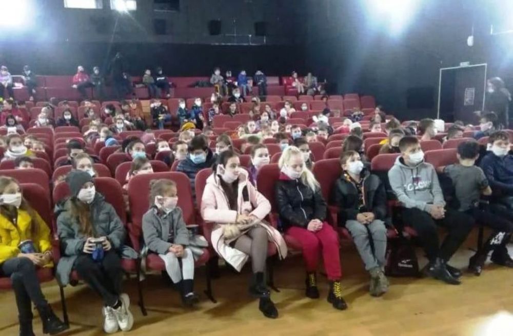 Более 800 усть-лабинских школьников бесплатно посетили кинотеатр во время каникул