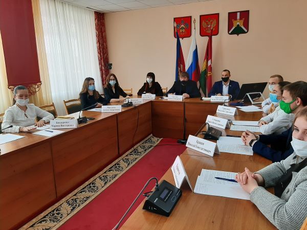 Депутат Езубов встретился с молодежным активом Усть-Лабинского района