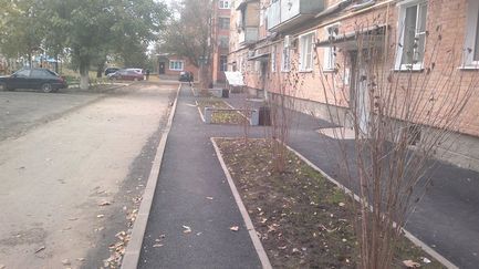 БЛАГОУСТРОЕНО ТРИ ДВОРА