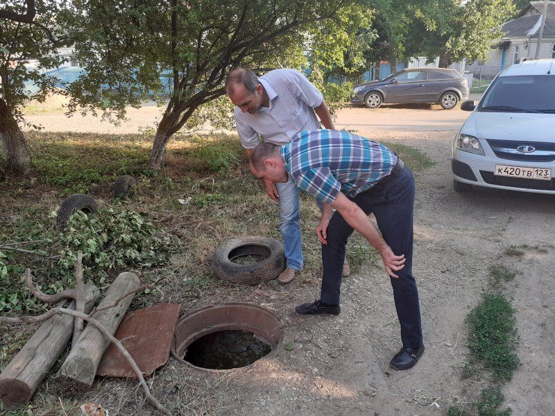 РЕБЕНОК ПРОВАЛИЛСЯ В ОТКРЫТЫЙ ЛЮК