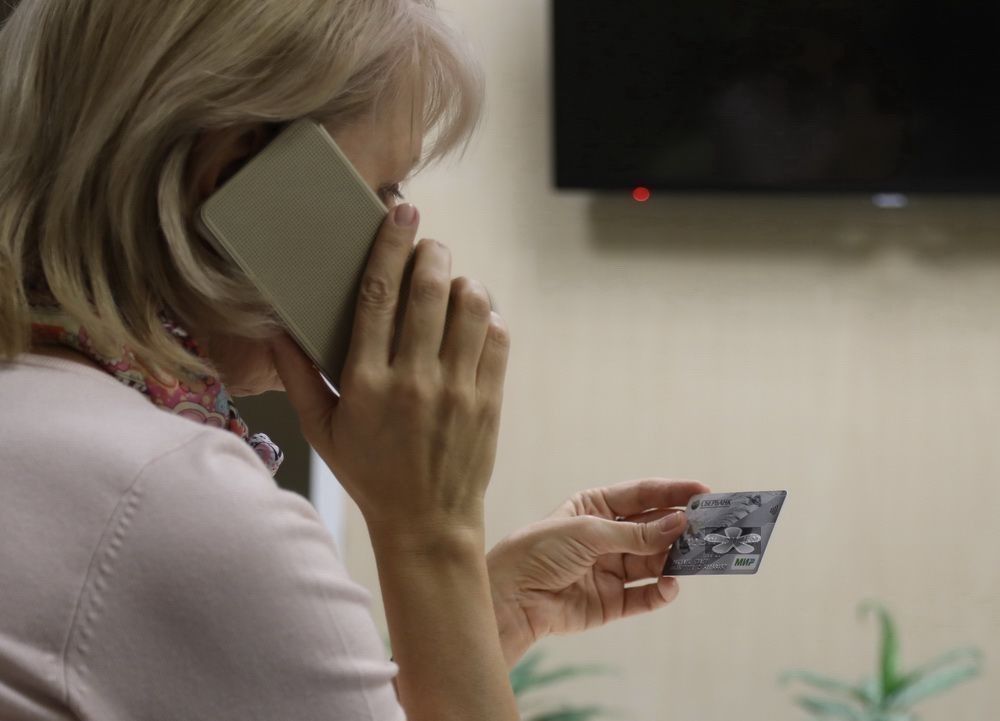 Мошенники обманули устьлабинку на 400 тысяч рублей