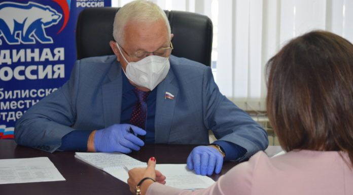 Алексей Езубов провел прием граждан в Тбилисском районе