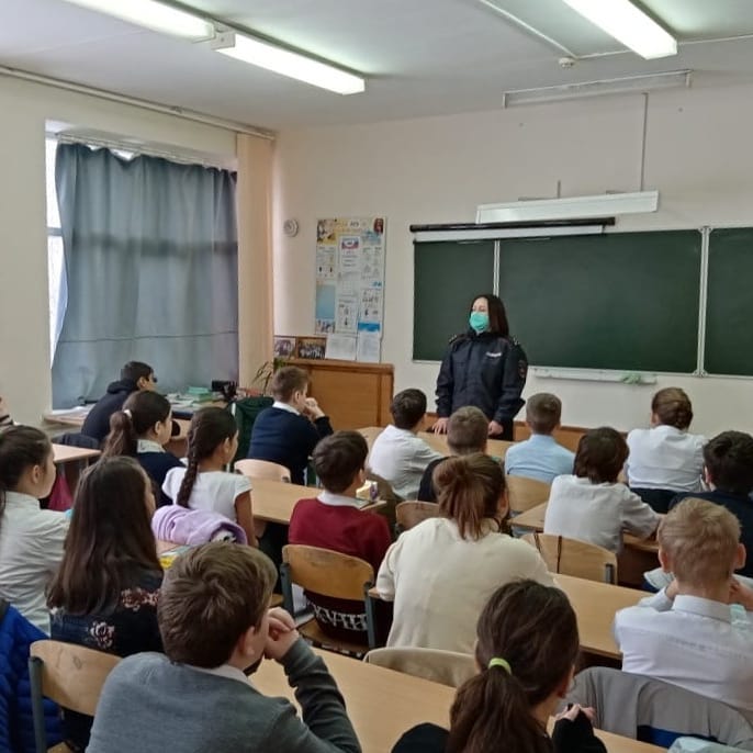 Лейтенант полиции провела урок по железнодорожной безопасности в школе №7