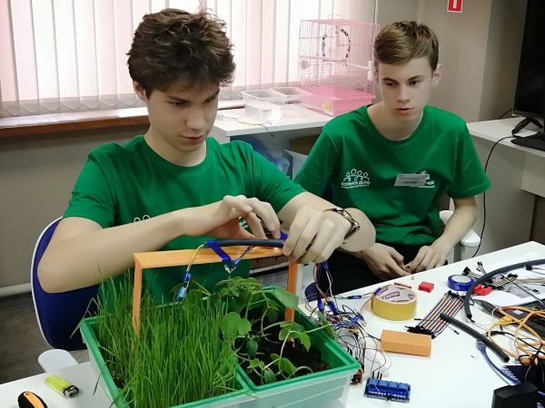 В "Усть-Лабинском ТехноСпейсе" школьники создали автоматизированную теплицу