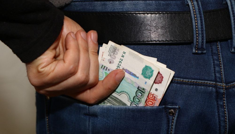 Устьлабинец украл у родственницы 15 тысяч рублей