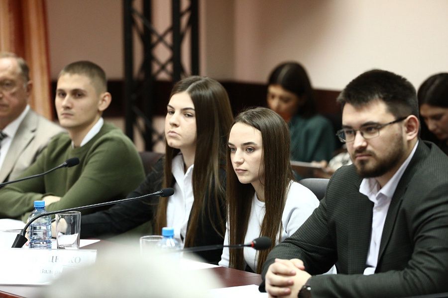 Вениамин Кондратьев встретился с молодыми инноваторами