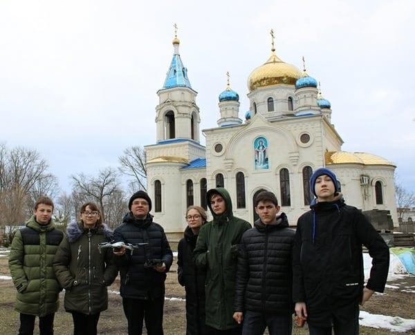 Школьники из Кирпильской произвели аэросъемку храма Покрова Пресвятой Богородицы