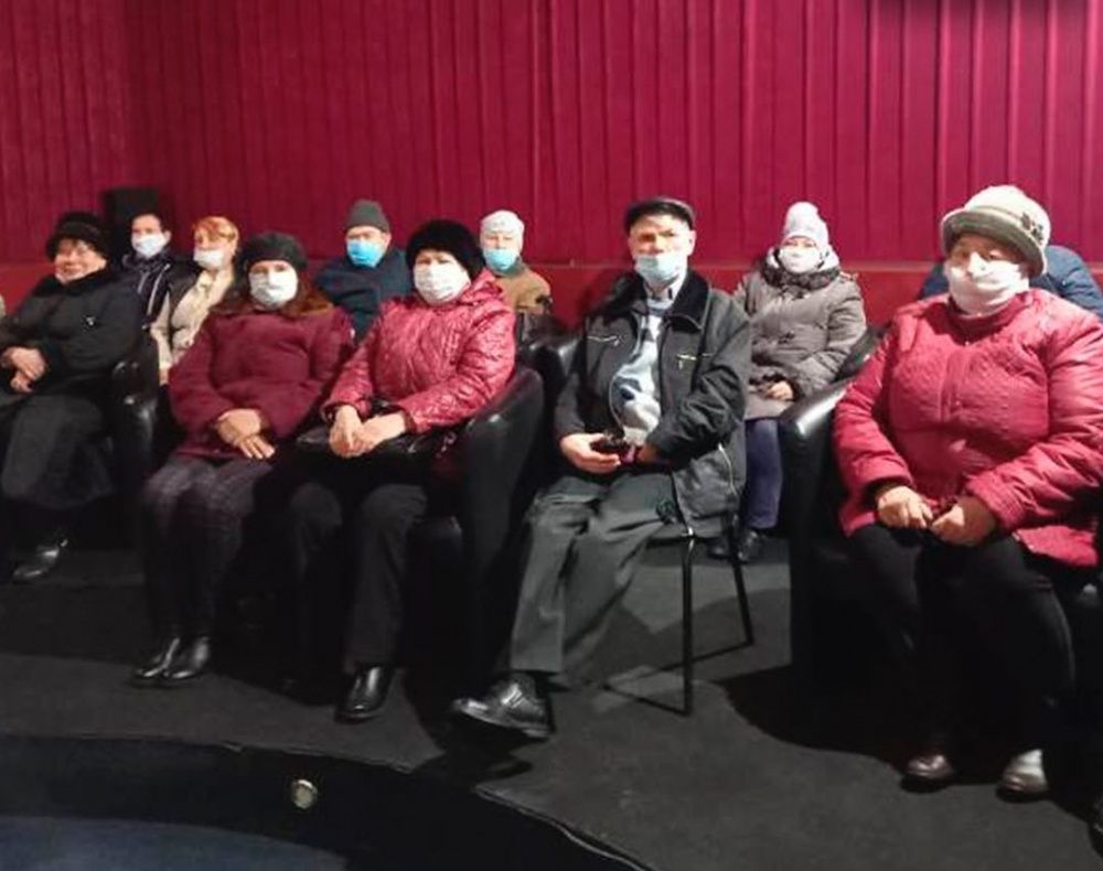 Участники киноклуба «Заря» вновь встретились за просмотром любимого фильма
