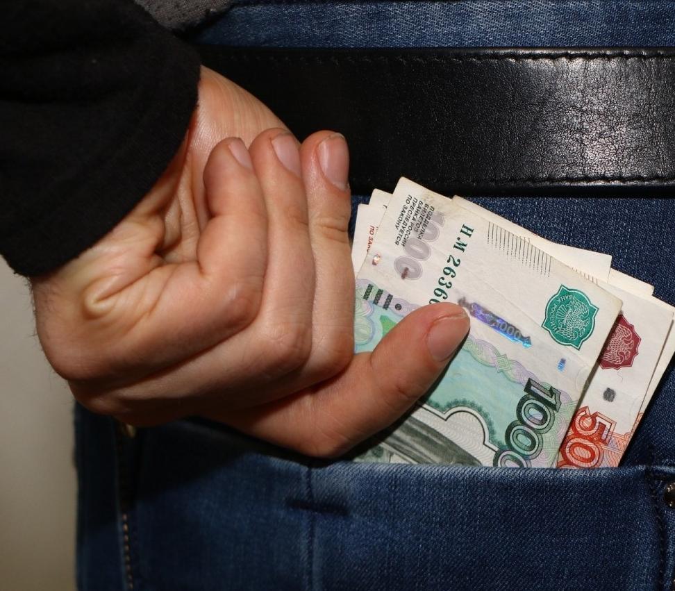 Устьлабинец украл у родственницы 40 тысяч рублей