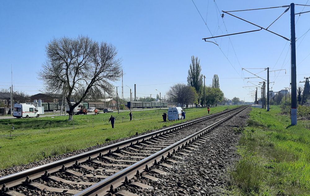 Девушка, попавшая под поезд в Усть-Лабинске, умерла в больнице