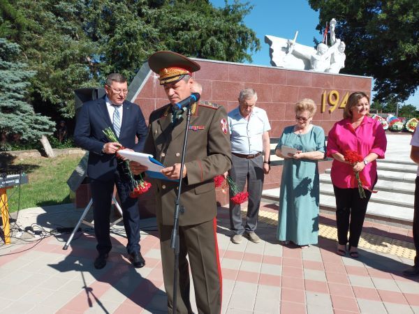 В Усть-Лабинске почтили память земляков, погибших в Афганистане, Чечне и на Украине В Усть-Лабинске почтили память земляков, погибших в Афганистане, Чечне и на Украине