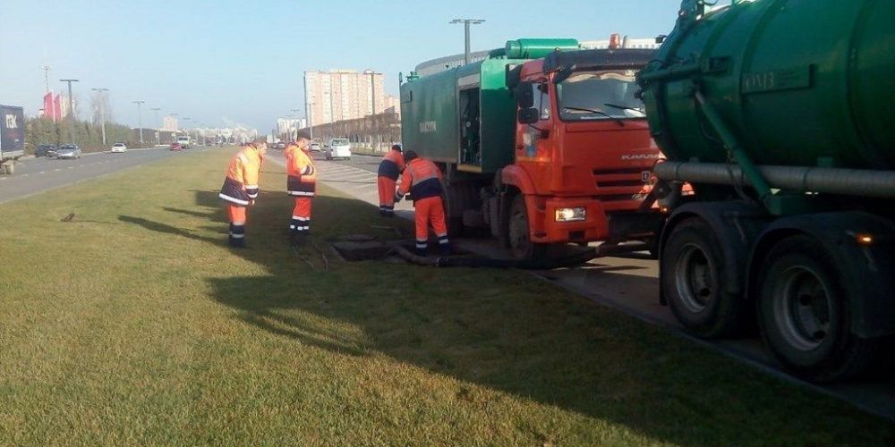 В Краснодаре идут работы по прочистке коллекторов