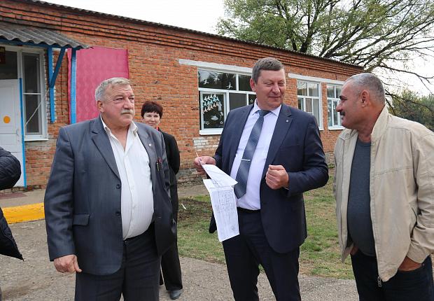 Сергей Запорожский побывал в школах станицы Ладожская и поселка Южный